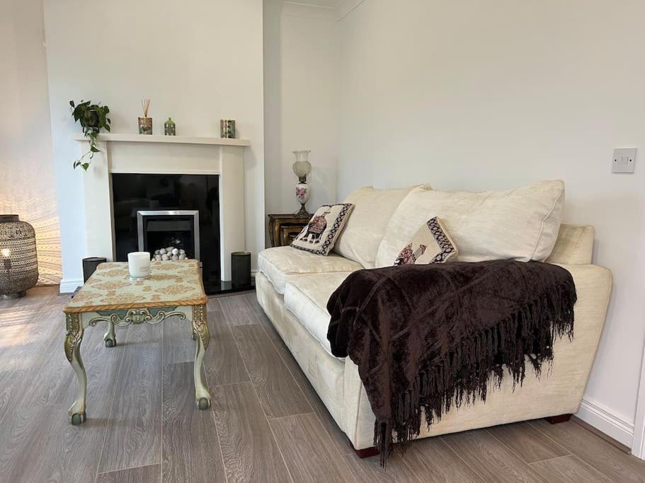 Cosy 2 Double Bed Apartment Swords Luaran gambar